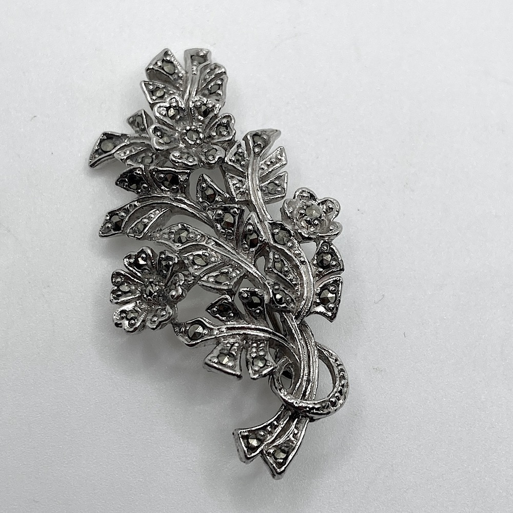 Vtg Uncas Marcasite Silver Tone Floral Bouquet / Leaf Brooch 2” x 1”
